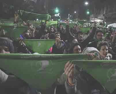 Luego de 16 horas de debate, el Senado argentino rechazó esta madrugada el proyecto de ley para la legalización del aborto libre y el tema no podrá volver a ser tratado en lo que resta de 2018.
